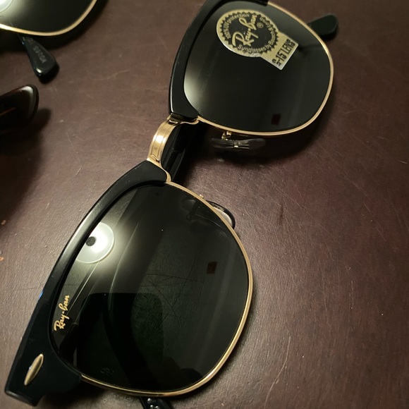 Multiple pairs of Ray Ban sunglasses - Picture 4 of 16